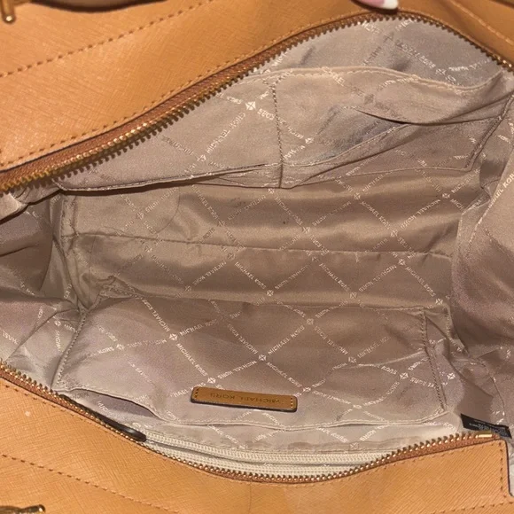 Michael Kors Cream and Gold Tote Bag - Picture 4 of 6
